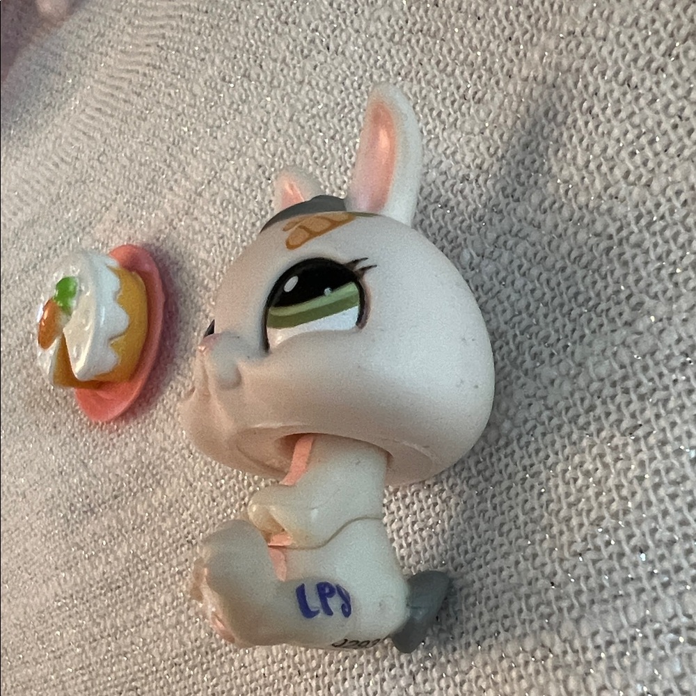 Authentic Littlest Pet Shop LPS Bunny Rabbit #1855 Blythe Carrot accessories inc - Picture 12 of 12